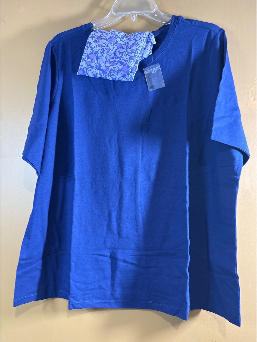 HC1232. Isaac Mizrahi LIVE! Plus Size 1X Navy Blue T-Shirt with Floral Scarf
